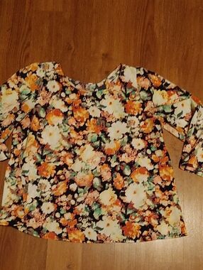Lush Floral Scoop-Neck Top in Coral, Cream & Green Sz SM